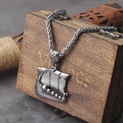 Drakkar Stainless Steel Vintage Viking Road Sign Guide Odin Rune Needle Dragon Boat Necklace